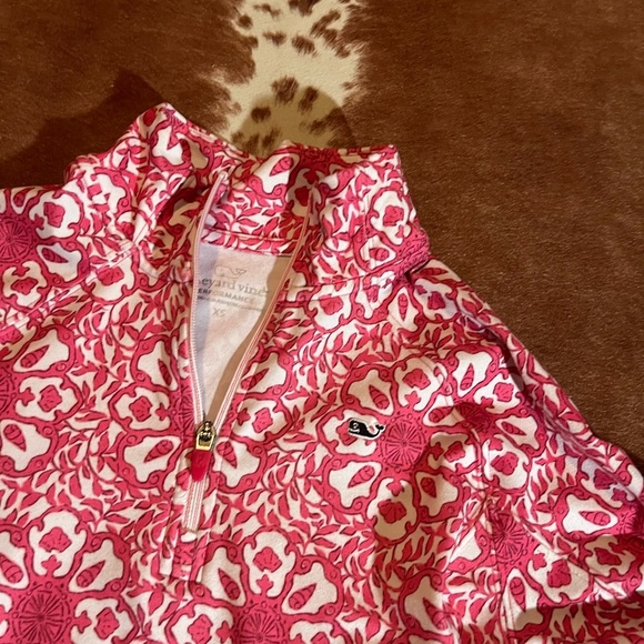 Women's Vineyard Vines Performance quarter zip
size XS
No flaws!! - Picture 2 of 5